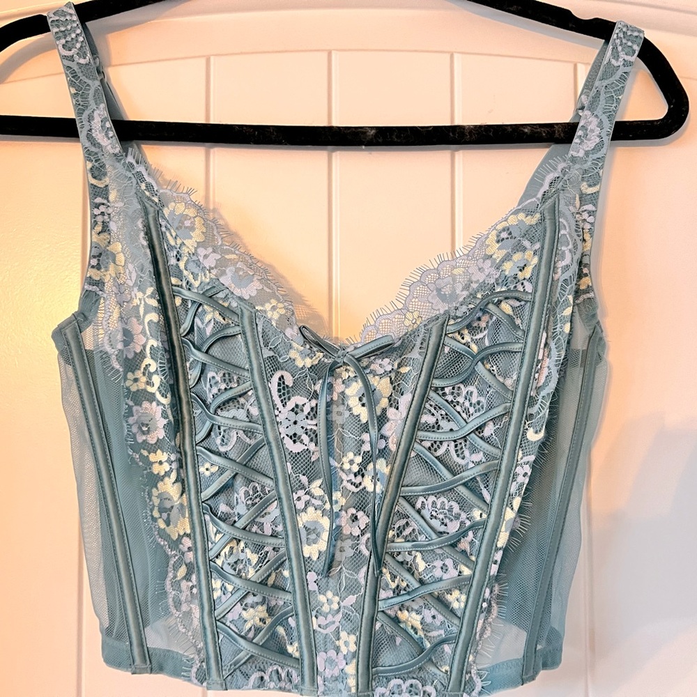 NEW VICTORIAS SECRET LACE EMBROIDERED BUSTIER CORSET SIZE MEDIUM